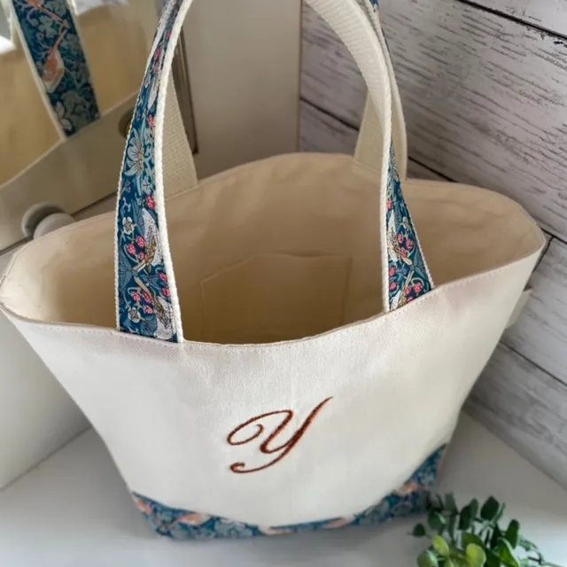 image:Liberty_tote_strawberry