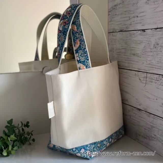 image:Liberty_tote_strawberry